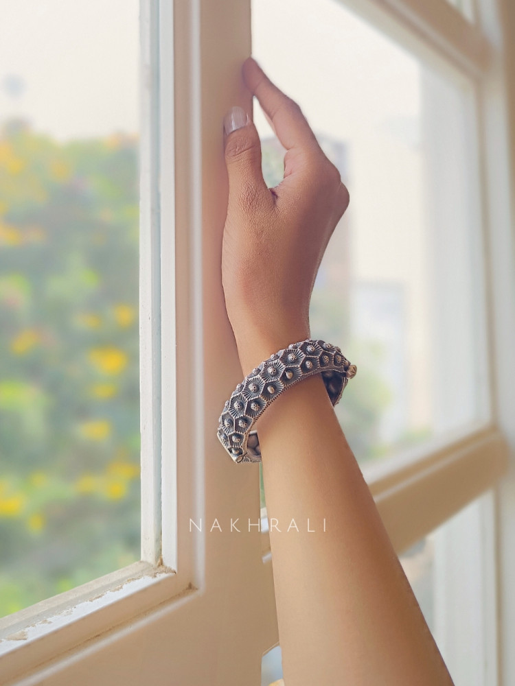 Aira Knotted Oxidised Bangle