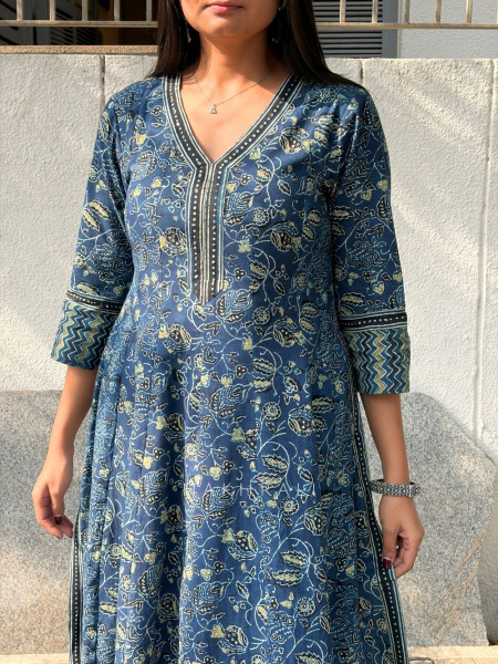 Saavi Blue Cotton Kurta Pant Set