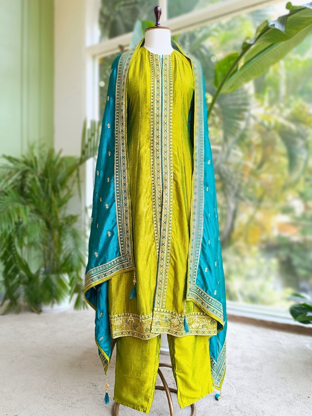 yellow and green combination dress for haldi 10 Yellow and Green Outfit Ideas For A Fun & Quirky You