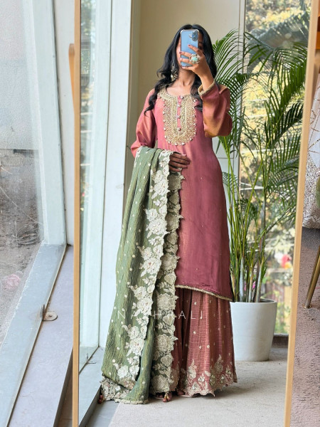 Nirvaya Pink Suit Set with Embroidered Neck