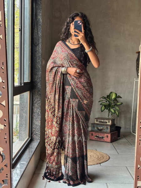 Rivanya Black Modal Silk Saree with Zari Sequin Pallu