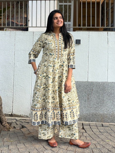 Saavi White Cotton Kurta Pant Set