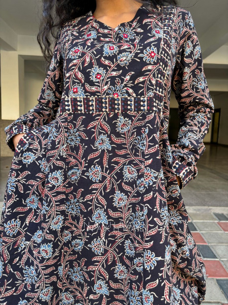 Albeli Black Cotton Printed Kurta with Side Pocket
