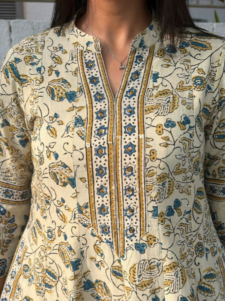 Saavi White Cotton Kurta Pant Set