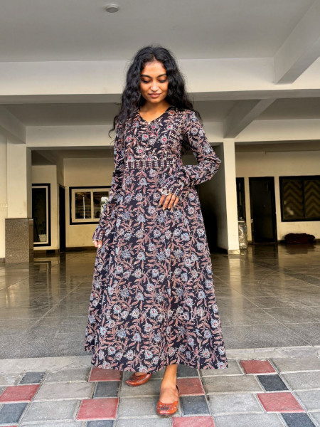 Albeli Black Cotton Printed Kurta with Side Pocket