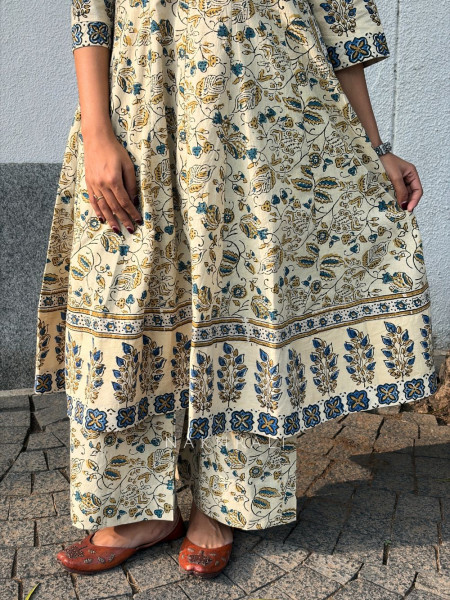 Saavi White Cotton Kurta Pant Set