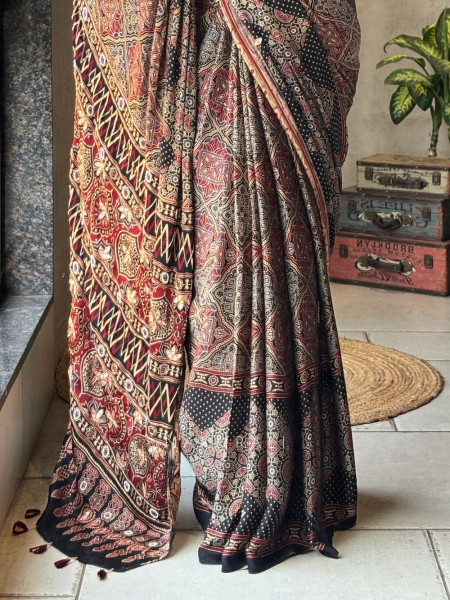 Rivanya Black Modal Silk Saree with Zari Sequin Pallu