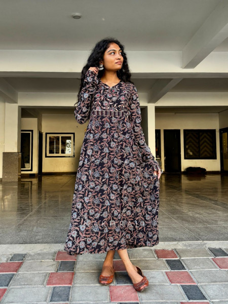 Albeli Black Cotton Printed Kurta with Side Pocket