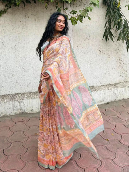 Vanshika Maheshwari Floral Printed Saree