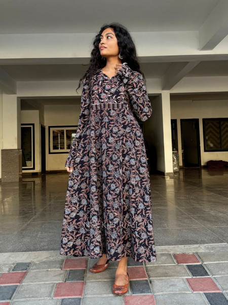 Albeli Black Cotton Printed Kurta with Side Pocket