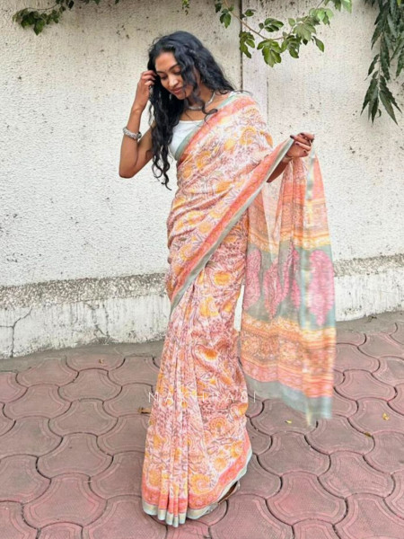 Vanshika Maheshwari Floral Printed Saree