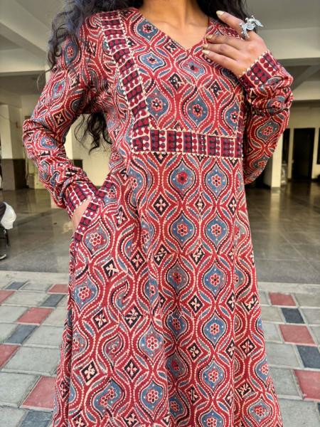 Albeli Red Cotton Printed Kurta with Side Pocket