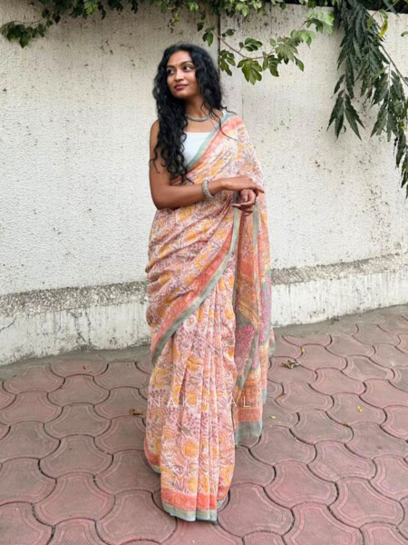 Vanshika Maheshwari Floral Printed Saree
