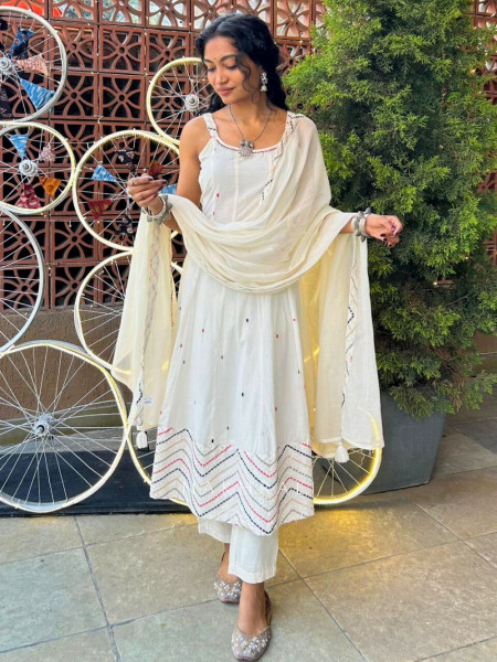 Ziyana Cream Cotton Suit Set with Minimal Embroidery