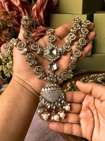 Zeenatara White Bridal Polki Jewellery Set