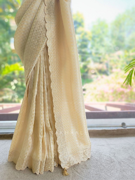 Noor-e-Tarang Golden Checks Weaved Saree with Embroidered Border