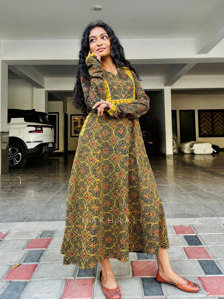 Image of Albeli Mehendi Green Cotton Printed Kurta with Side Pocket