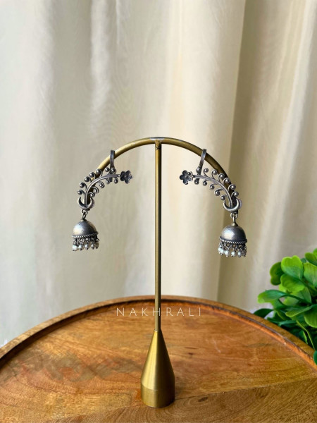 Reya Pearl Drop Earcuff