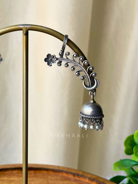 Reya Pearl Drop Earcuff