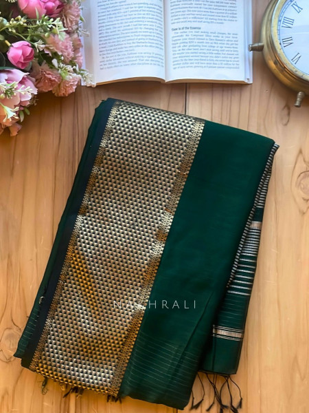 Kavini bottle Green Maheshwari Saree with Zari Borderr