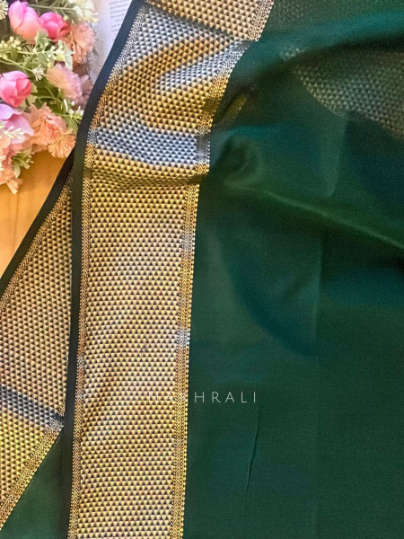 Kavini bottle Green Maheshwari Saree with Zari Borderr