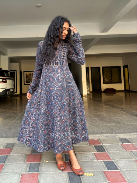 Albeli Teal Blue Cotton Printed Kurta with Side Pocket