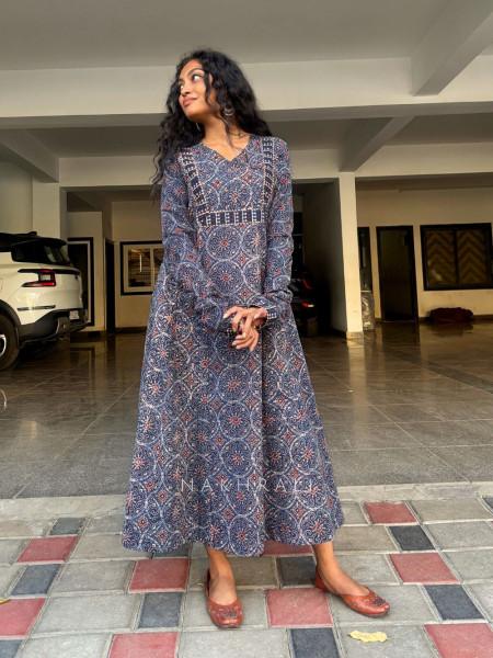 Albeli Teal Blue Cotton Printed Kurta with Side Pocket