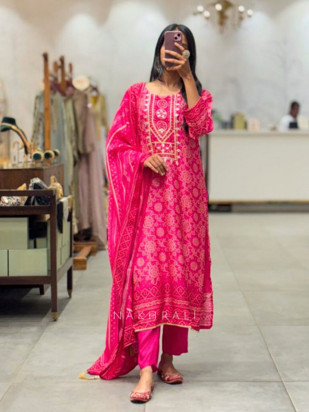 Ruhani Magenta Bandhani Suit Set with Zari & Sequin Work