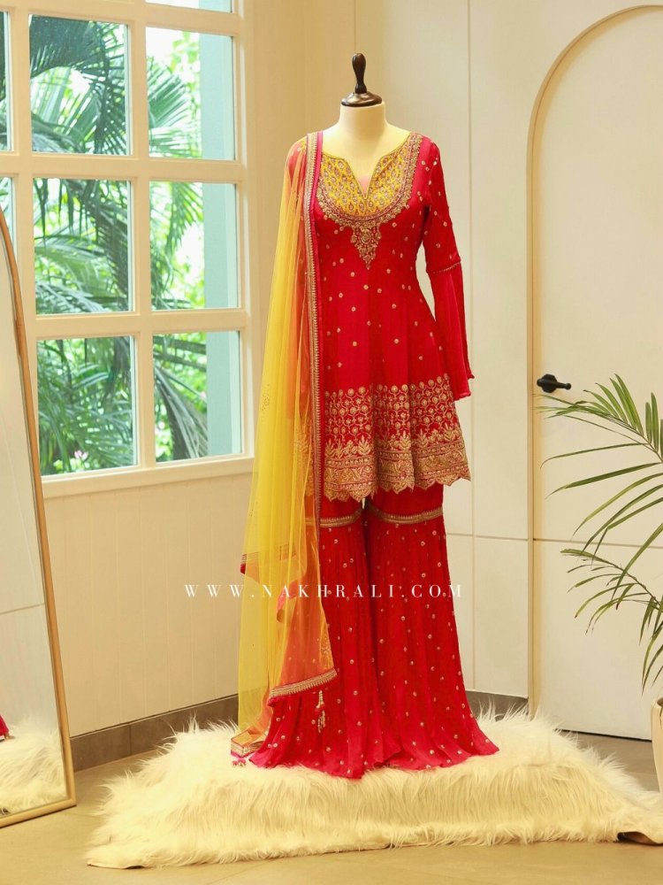 red combination colour dress Red Outfit Ideas