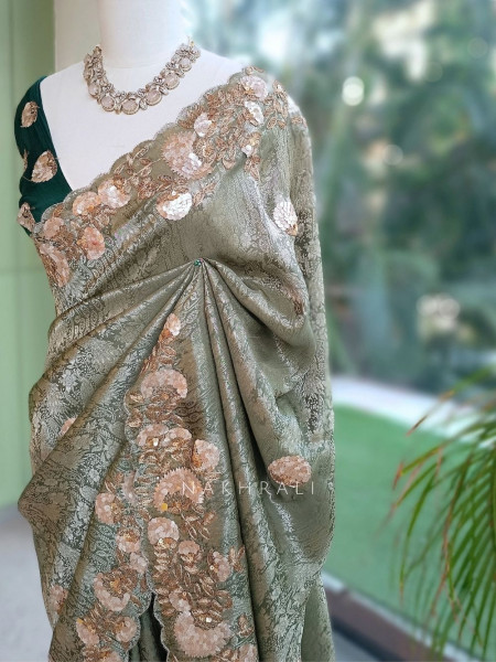 Dimensional Petal  Green Saree with Running Blouse Piece