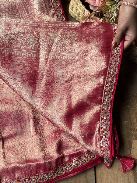 Rivora Rani Zari Woven Saree with Ornate Border Design