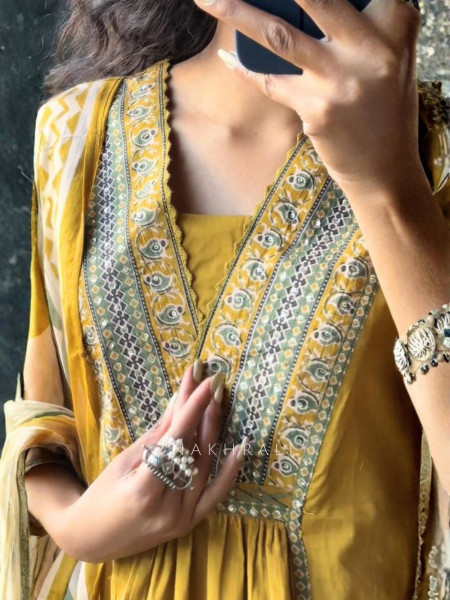 Solvera Mustard  Printed Kurta Pant Set with Patterned Dupatta