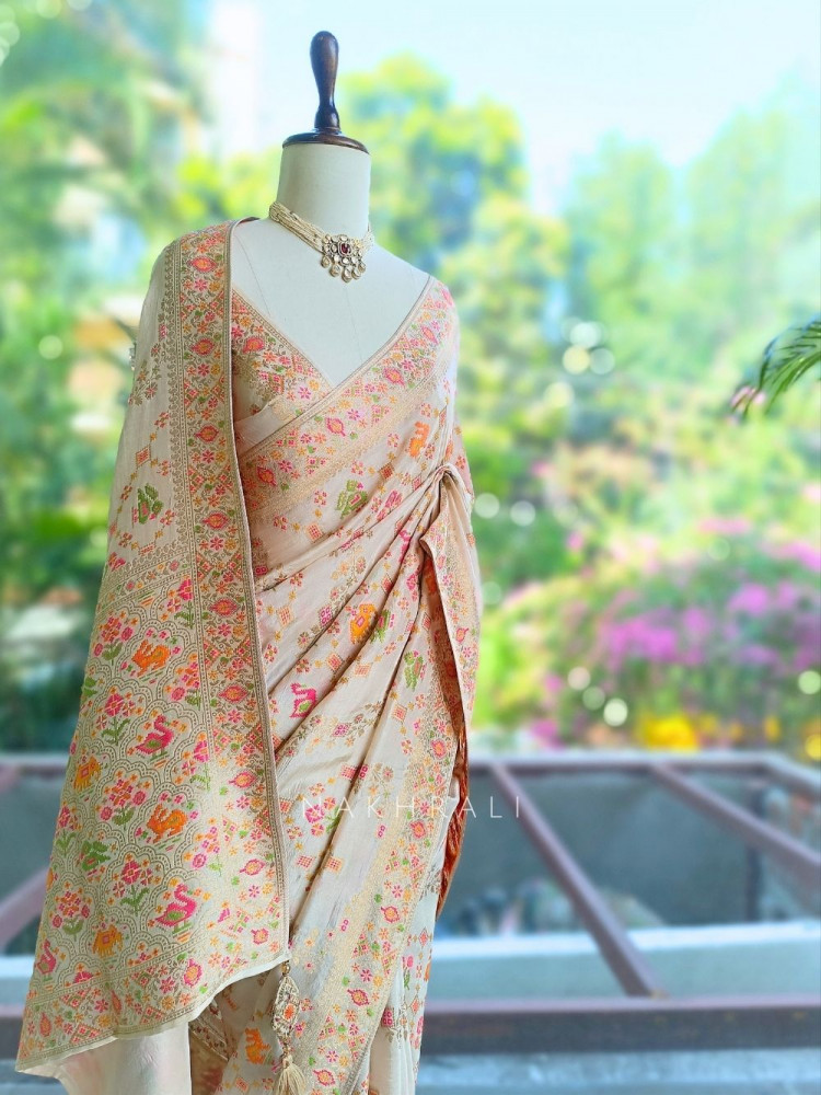 Image of Kasturi Off White Ikat Weaved Saree with Running Blouse Piece