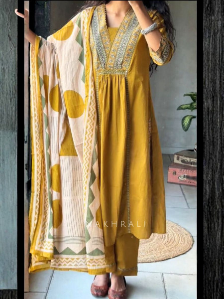 Solvera Mustard  Printed Kurta Pant Set with Patterned Dupatta
