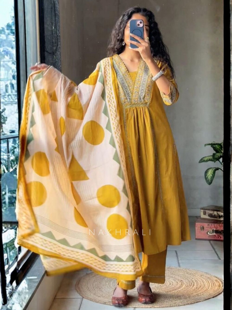Image of Solvera Mustard  Printed Kurta Pant Set with Patterned Dupatta