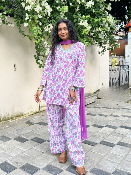Vastrarekha Cream and Purple Farshi Suit Set With Floral Print
