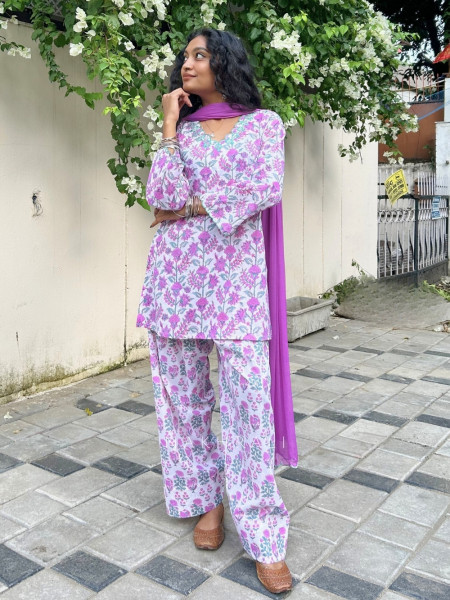 Vastrarekha Cream and Purple Farshi Suit Set With Floral Print
