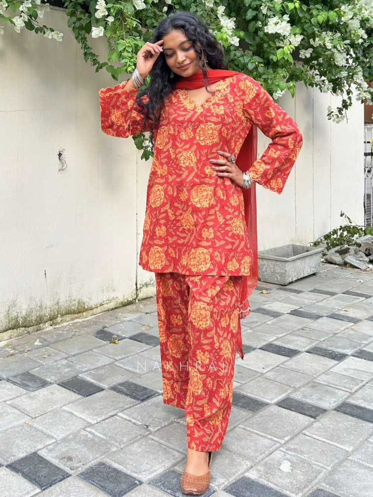 Image of Vastrarekha Red  Farshi Suit Set With Floral Print