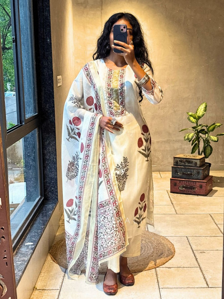 Gulposh Cream Kota Doria Floral Suit Set