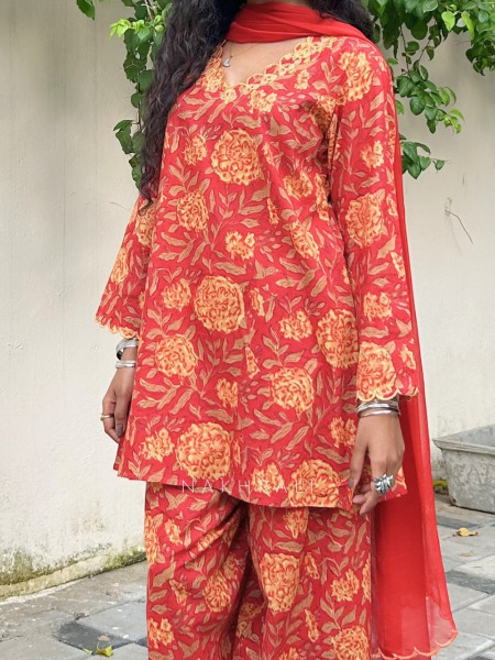 Vastrarekha Red  Farshi Suit Set With Floral Print