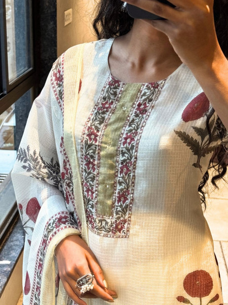 Gulposh Cream Kota Doria Floral Suit Set