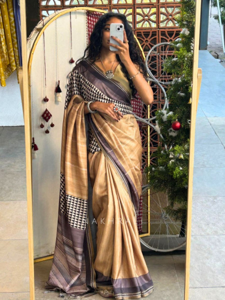 Aavya Grey Printed Silk Saree