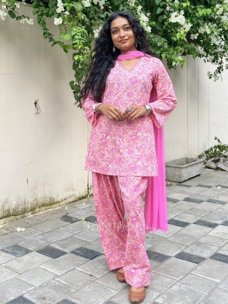 Vastrarekha Pink Farshi Suit Set With Floral Print