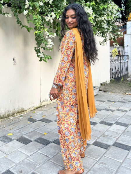 Vastrarekha Mustard Farshi Suit Set With Floral Print
