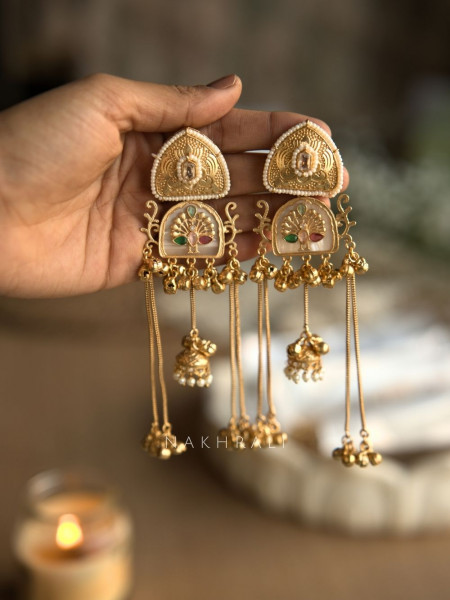 Elaris White Heritage Drop Earrings