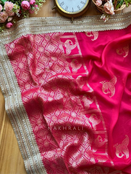 Tavira Magenta Saree with Broad Border and Unstitched Blouse Piece