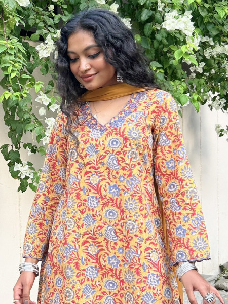 Vastrarekha Mustard Farshi Suit Set With Floral Print