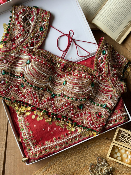 Kundankaari Maroon Crushed Chinon Saree