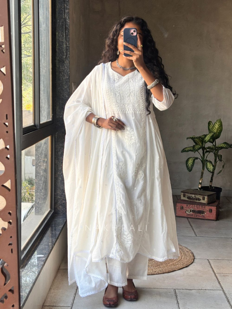 Image of Saesha White Chikankari Kurta Set with Dupatta