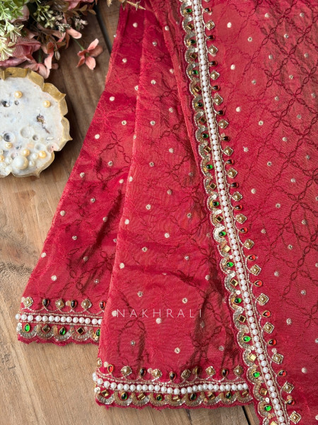 Kundankaari Maroon Crushed Chinon Saree